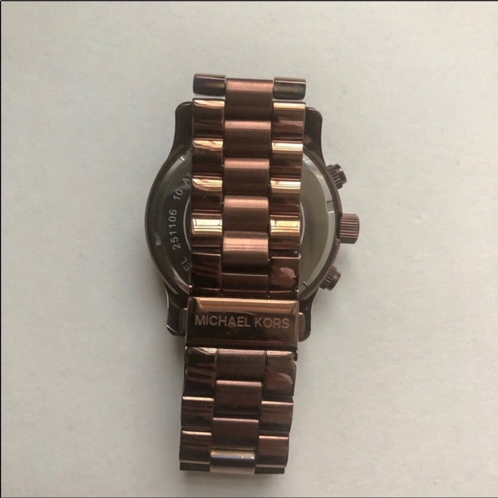 Michael Kors Oversized Watch - Picture 5 of 8